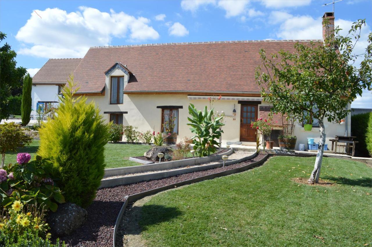 Les Gites De La Chapiniere Châteauvieux Exterior photo